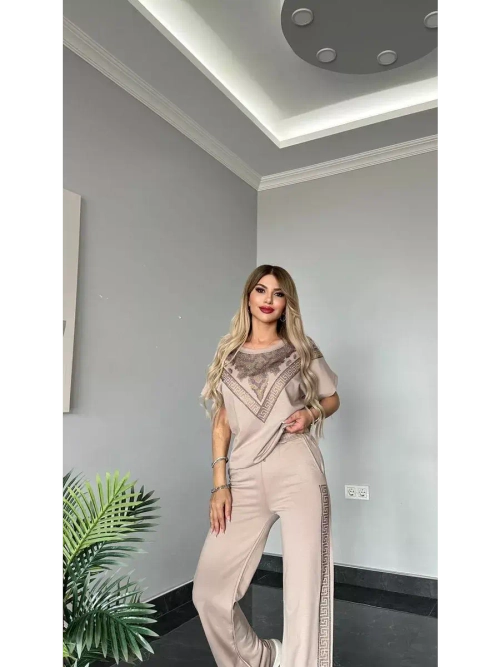 Костюм со стразами