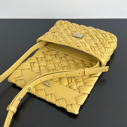 Bottega Veneta Small Rumple Messenger 21 cm