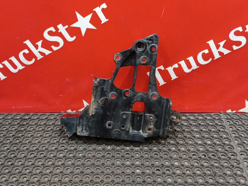 Кронштейн буксировочный правый