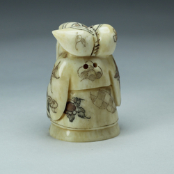 Нэцкэ Фукурокудзю с тыквой горлянкой через плечо