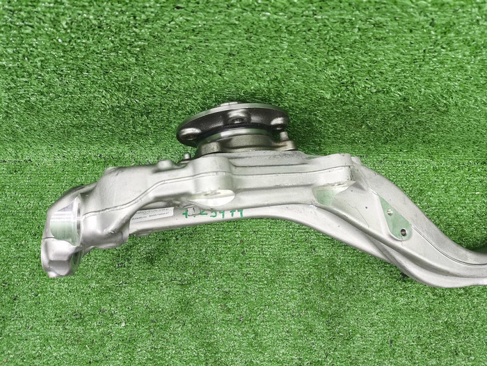 Кулак поворотный передний левый Zeekr 001 (21-нв)