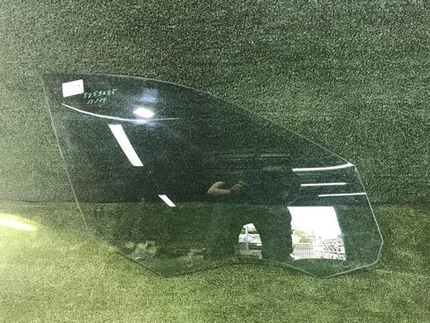Стекло двери переднее правое BMW 5er F10 F11 (2009-2017)
