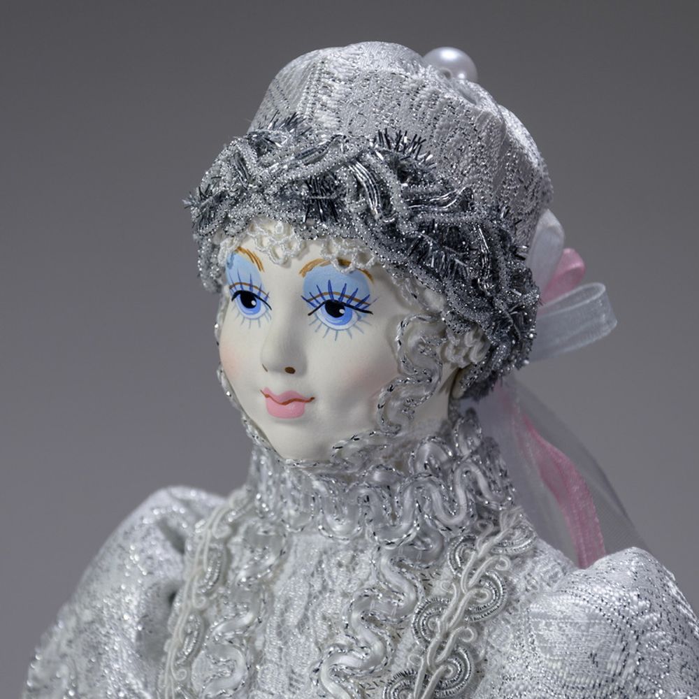 Интерьерная кукла Снегурочка серебряная большая