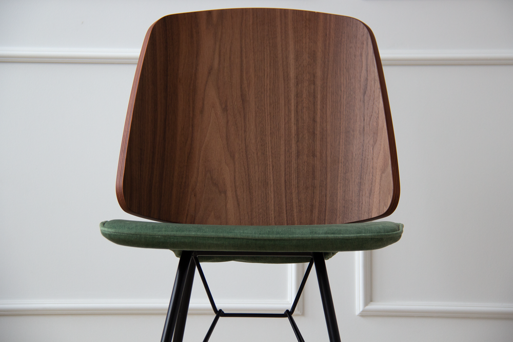 Стул E9.6 (орех / зелено-голубой FiberGuard)