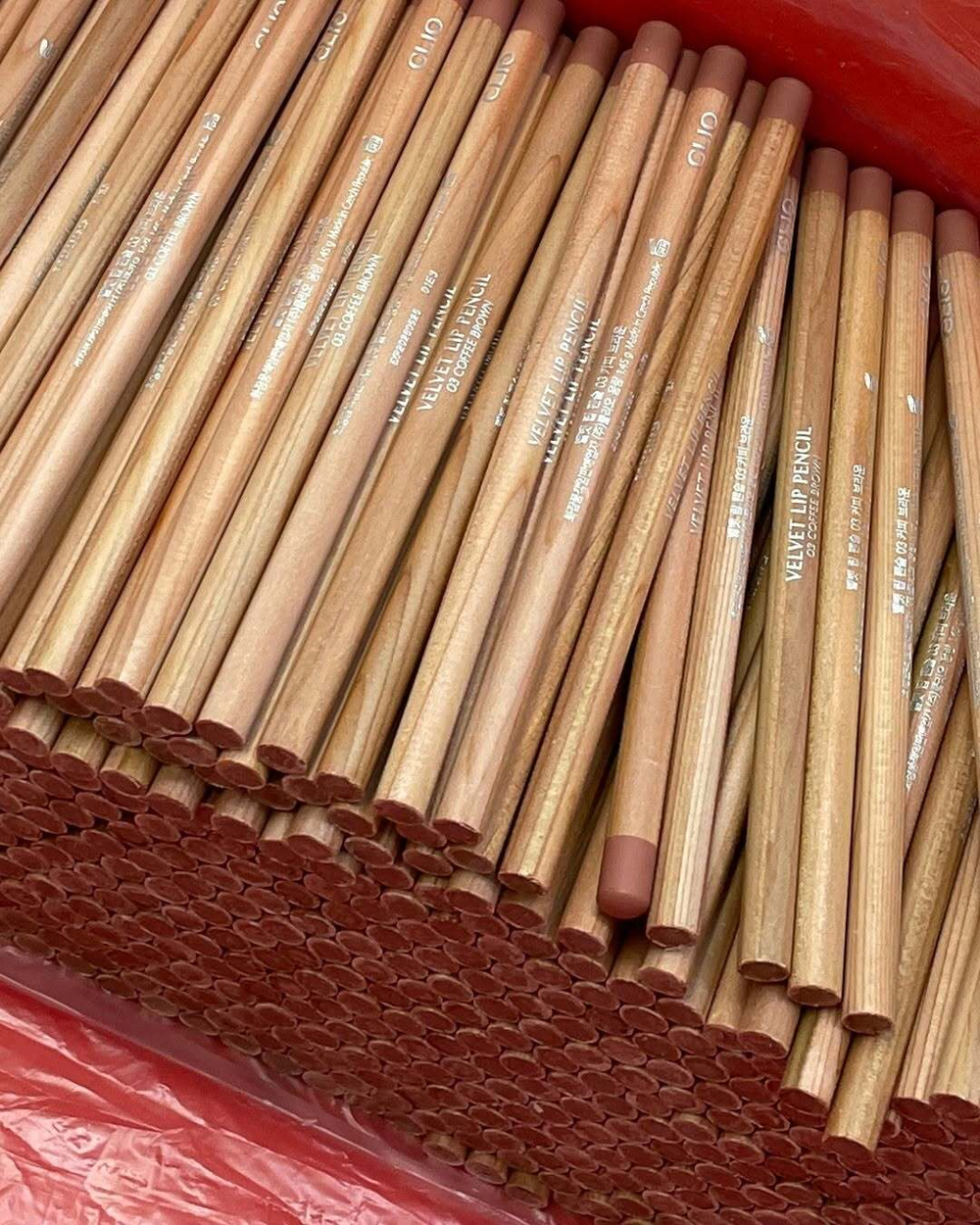CLIO VELVET LIP PENCIL SET - Карандаш для губ + точилка