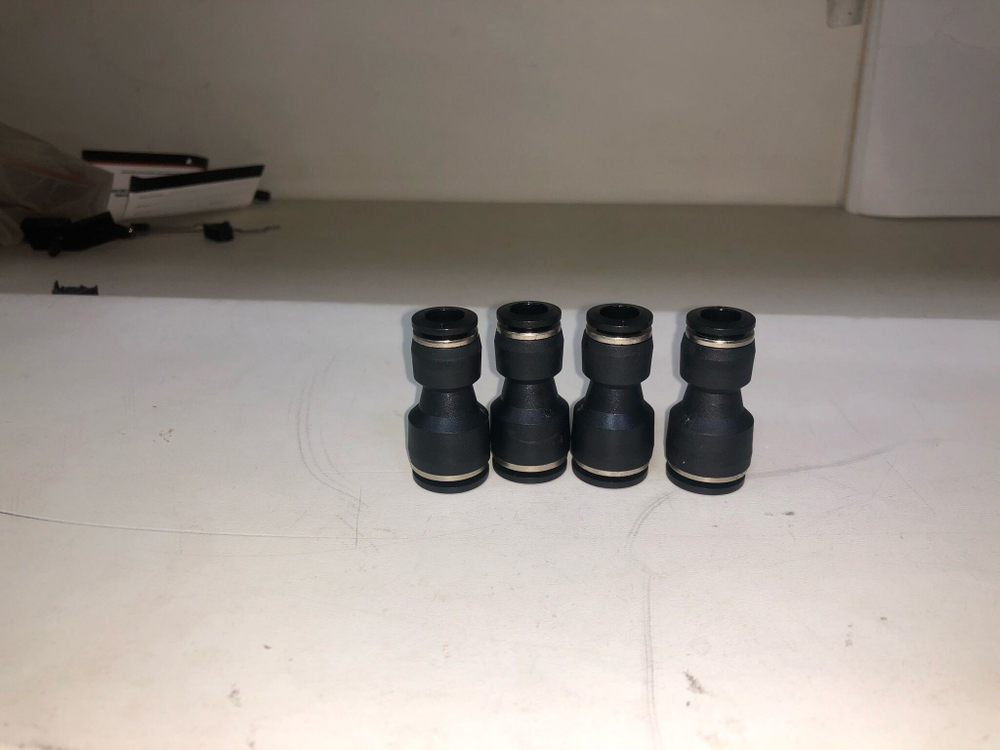 Фитинг трубок прямой пластиковый 10-8 мм 4ШТУКИ ( пневмофитинг )