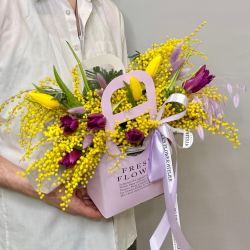 «Оттепель» Цветы в коробке с тюльпанами, мимозой