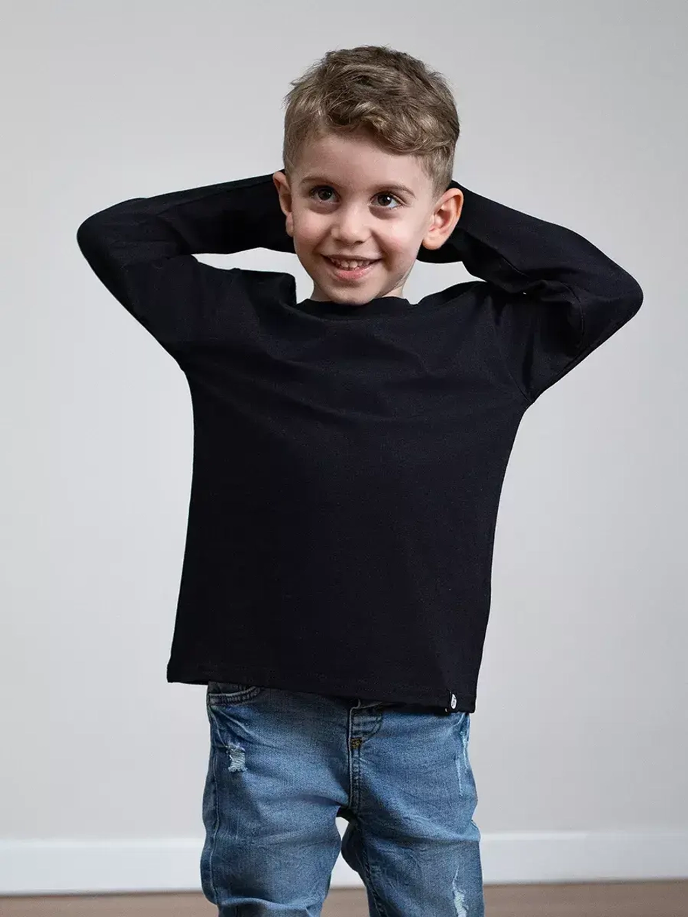 Черный лонгслив оверсайз для мальчика