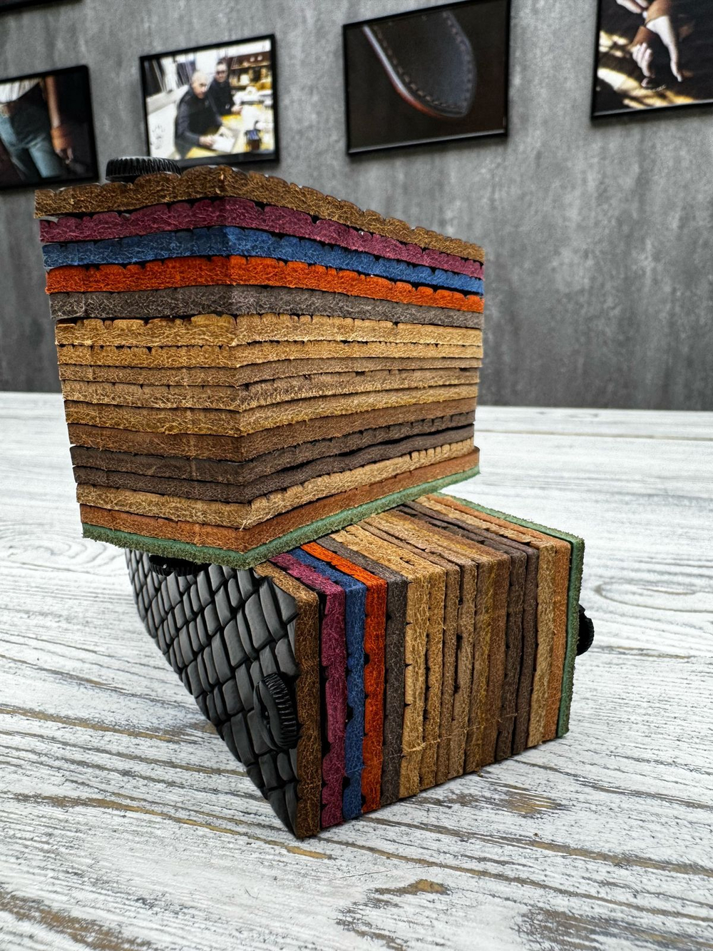 Каталог ременной кожи с тиснением (16 шт)