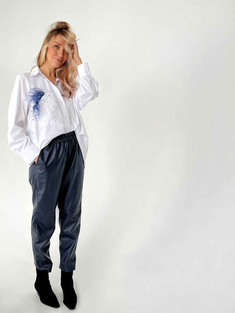 Брюки из эко-кожи синие 3