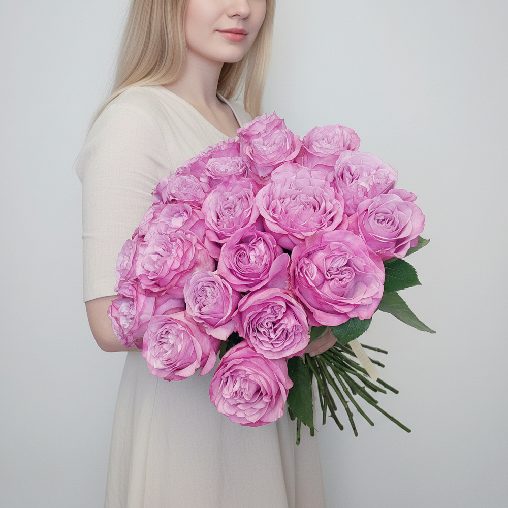 25 пионовидных импортных роз Квин Краун