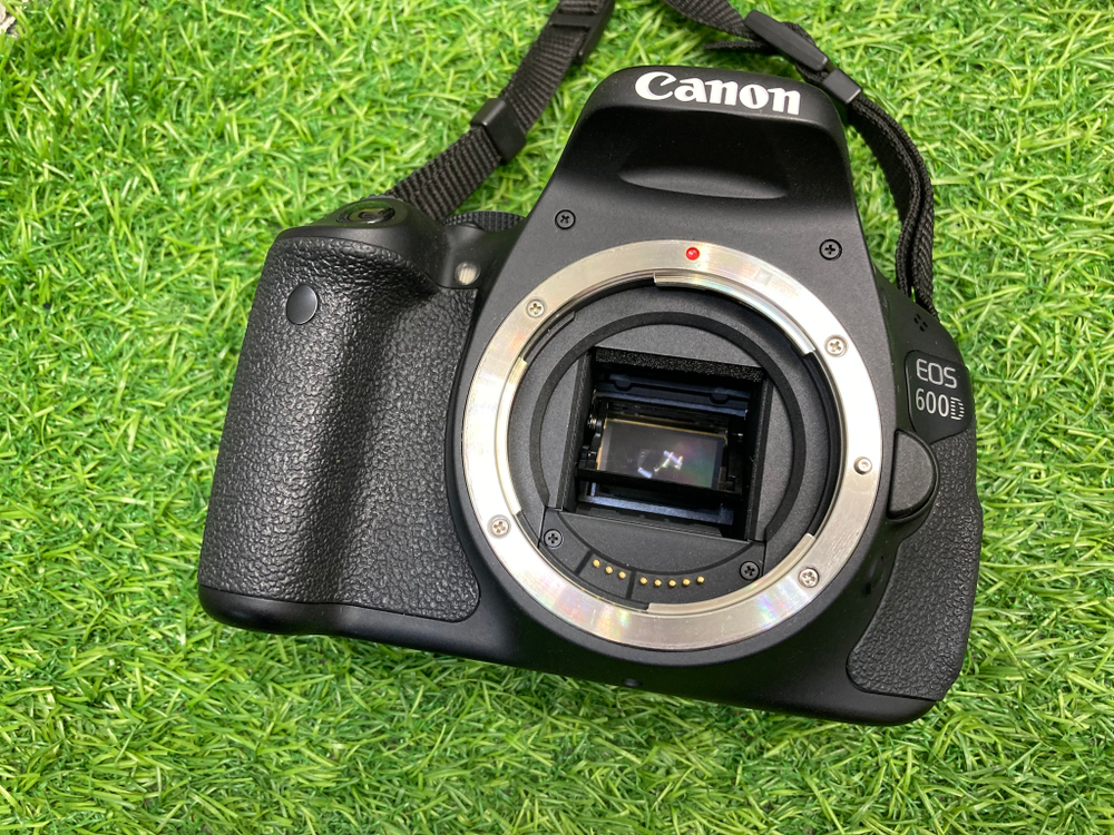 Canon 600D Kit 18-55mm 3.5-5.6 IS 7.800 кадров