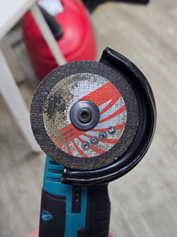 Болгарка аккумуляторная (УШМ) FIxtool