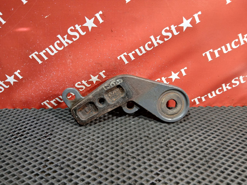 Кронштейн амортизатора нижний левый