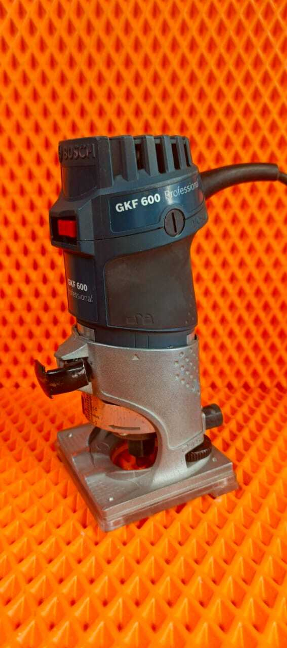 Фрезер Bosch GKF 600