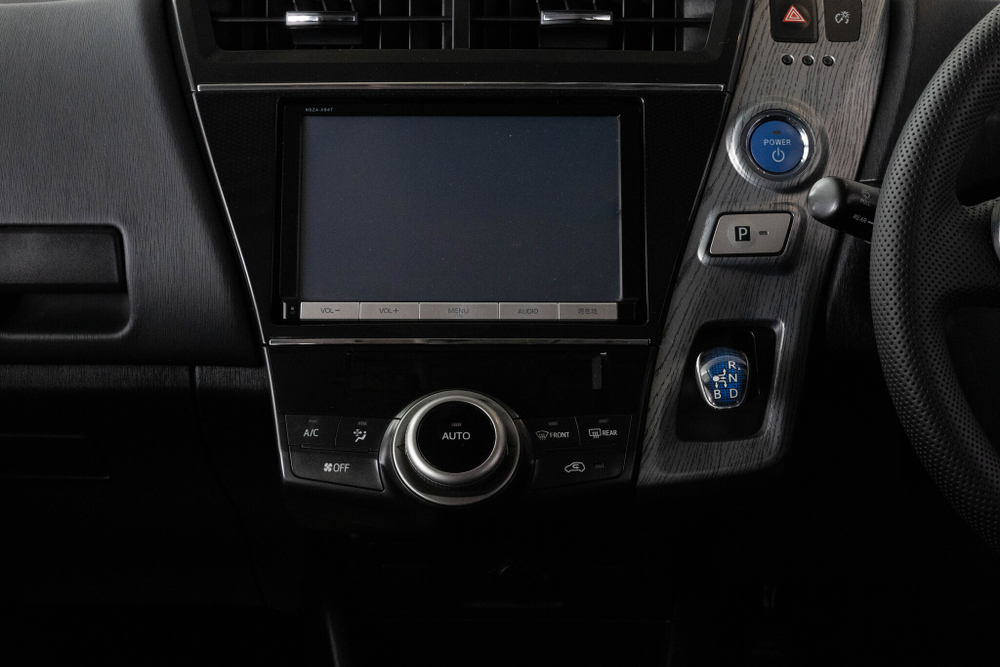 Toyota Prius Alpha, 2016 год