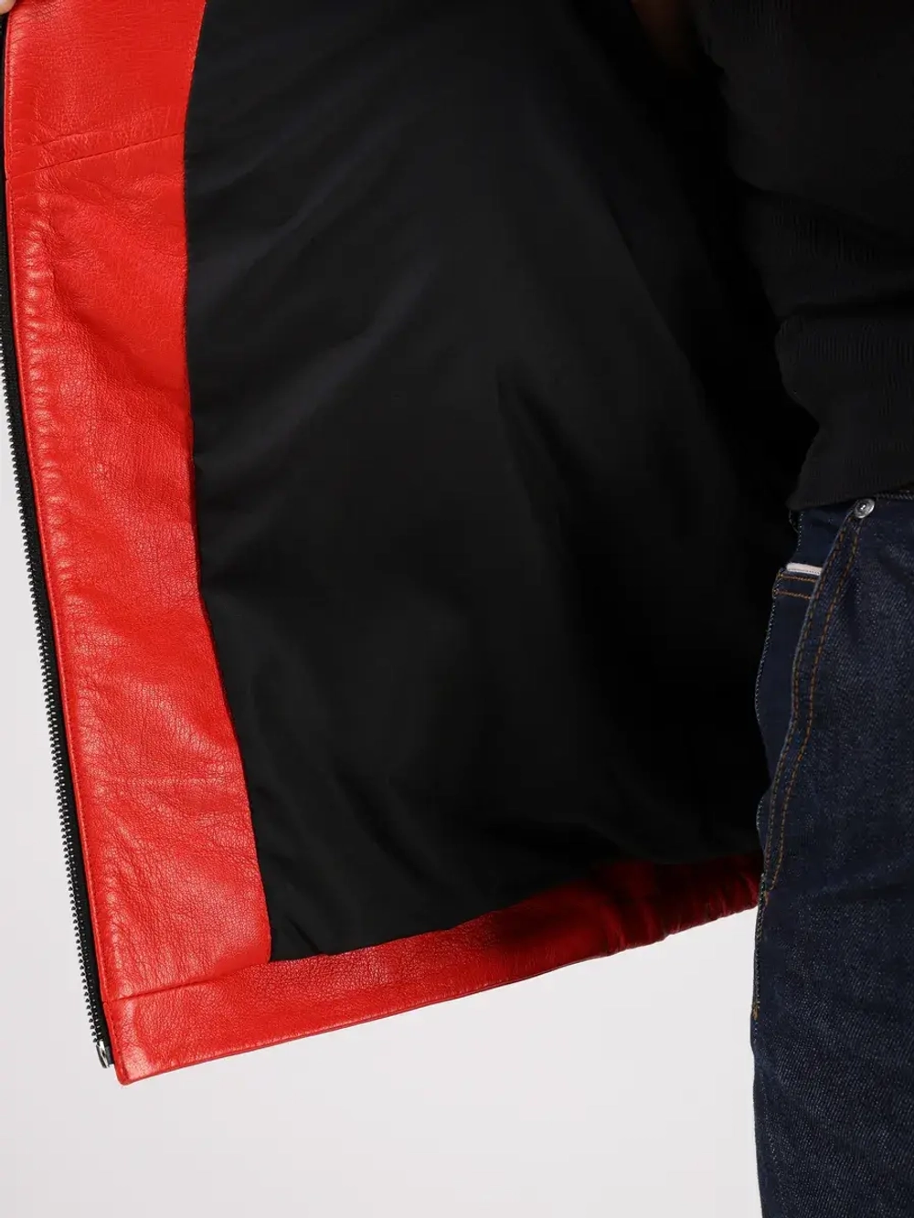 Кожаная куртка демисезонная с капюшоном короткая