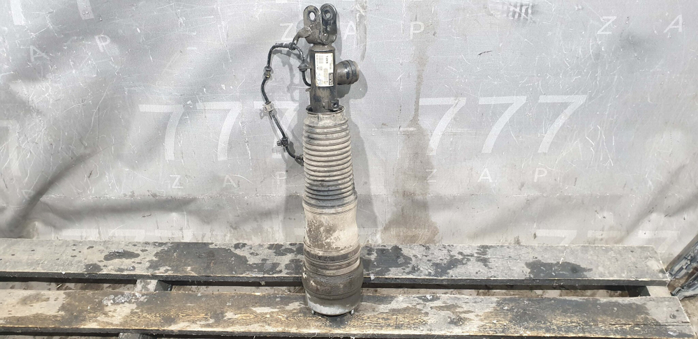 пневмостойка передняя левая Kia Quoris (KH)  Б/У Оригинал 546113t900