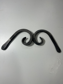 Кованый элемент "запятая"160х90 квадрат полнотелый 10х10мм