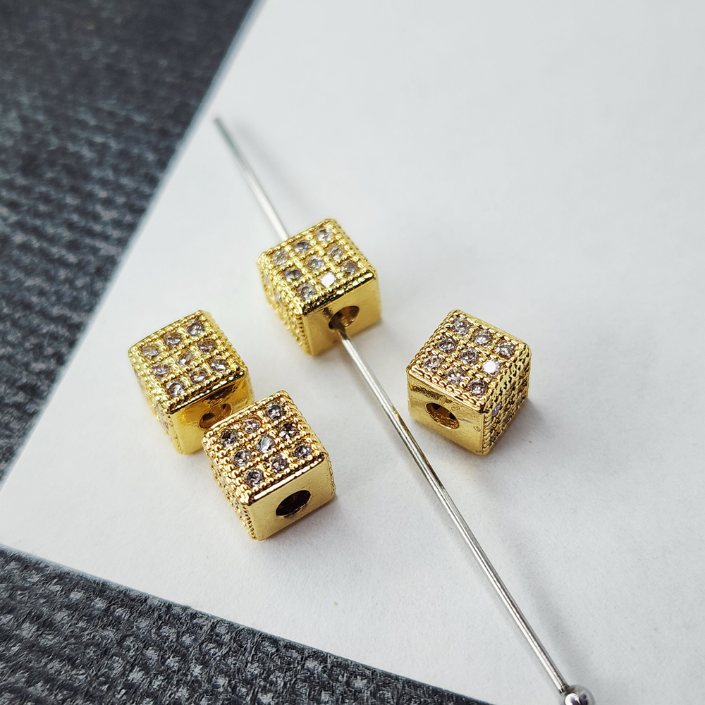 Кубик с фианитами, позолота, р-р 6мм, люкс фурнитура, штучно