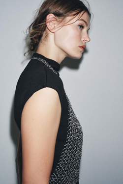 ZARA ТОП С МЕТАЛЛИЧЕСКИМИ КОЛЬЦАМИ, СЕРЕБРИТСЫЙ