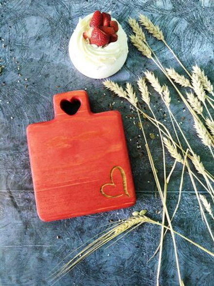 Доска деревянная разделочная "Маме"