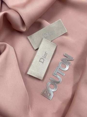 Бирка Ди песочного цвета 51х20 мм