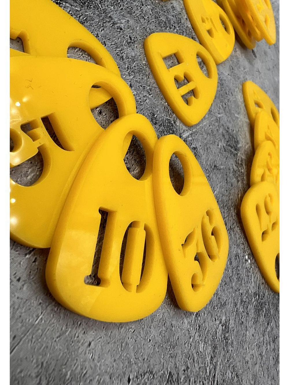 Номерки для гардероба прорезные