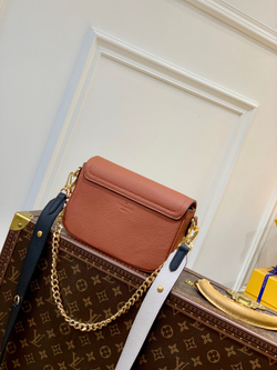 Louis Vuitton Lockme Tender