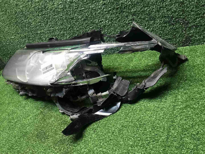 Битая Фара левая Toyota Camry XV70 (2017-2021) LED
