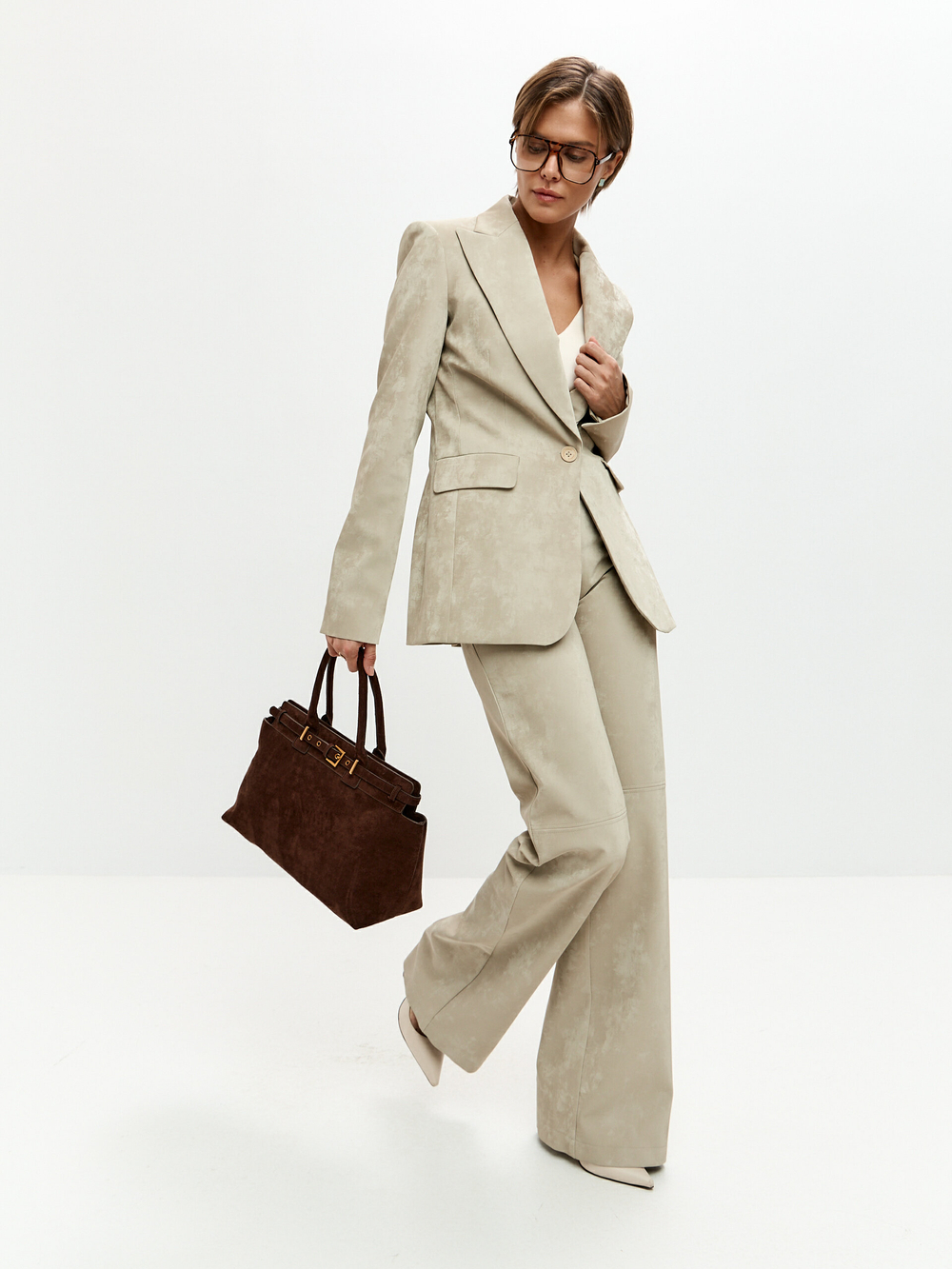 Брюки Боуи из экокожи в оттенке миндаля