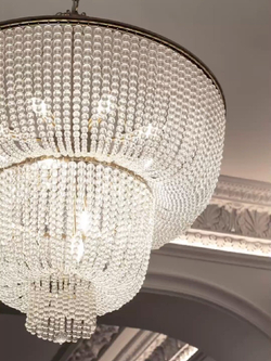 Роскошная люстра с каскадом жемчужных бусин на золотом основании ✨