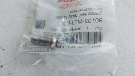 90132-MFJ-D00. BOLT, SPECIAL, 6X18 (SUS). HONDA
