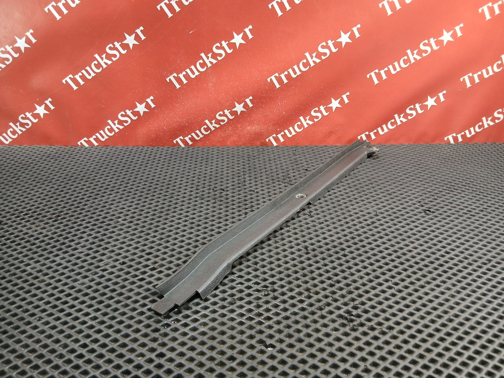 Накладка стойки лобового стекла