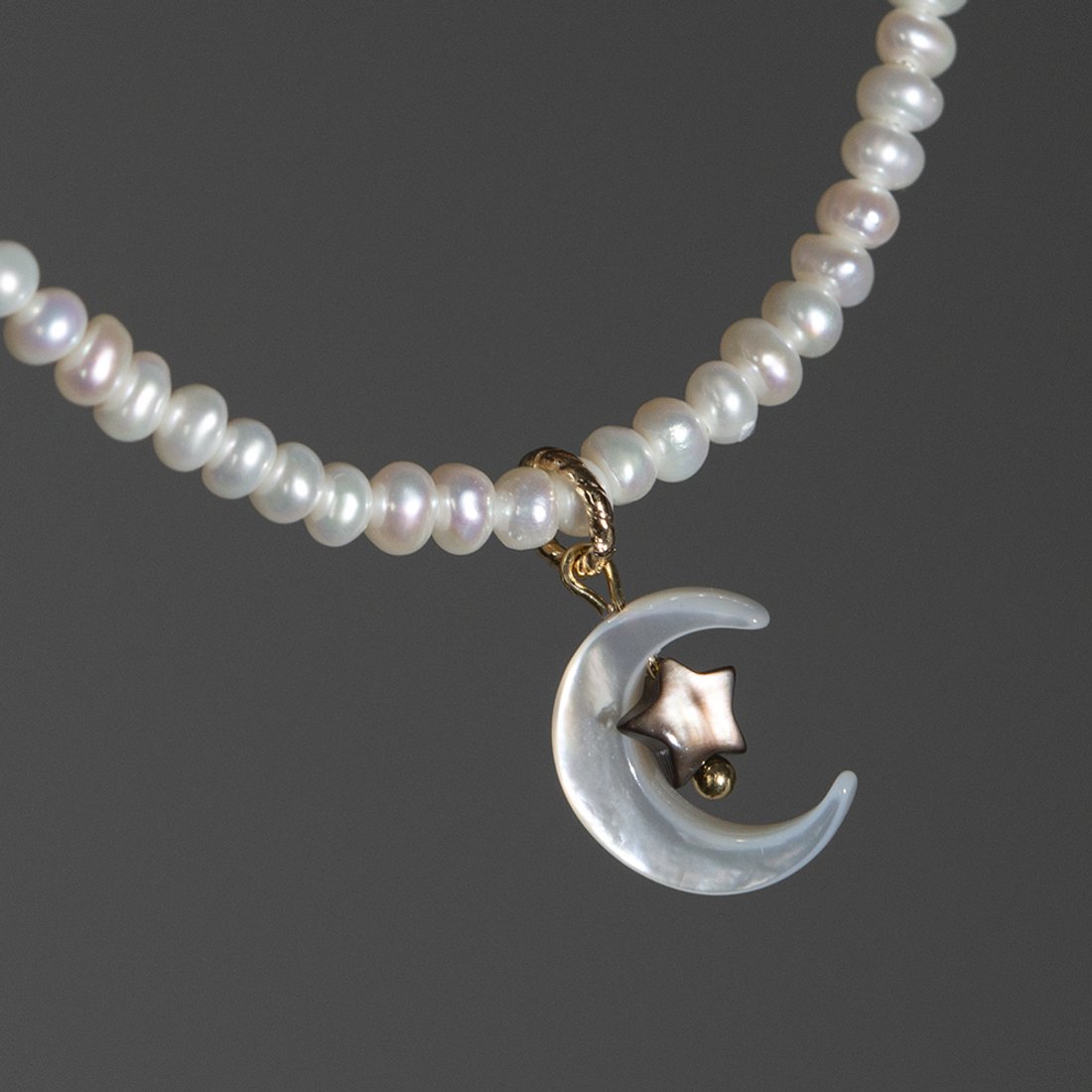 Лунница из перламутра морских ракушек, 15*13мм, белая