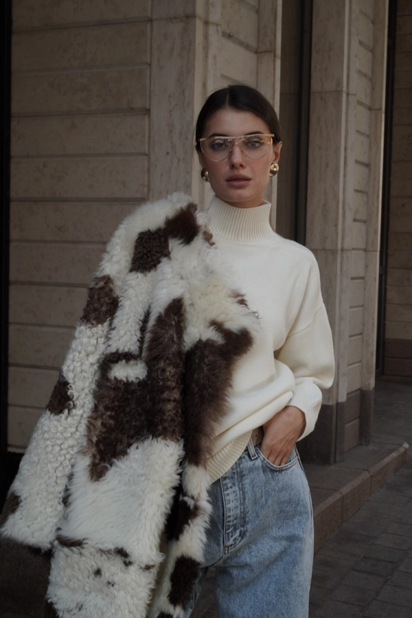 Свитер молочный