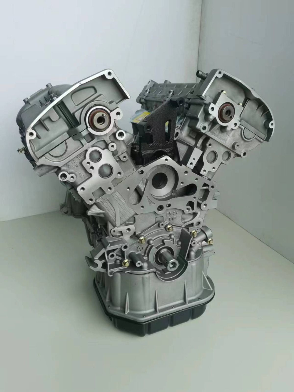 Двигатель гбц блок HyundaI сантафе g6ea 2.7 новый товар