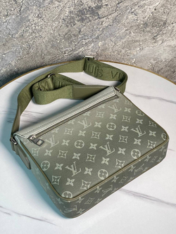 Сумка-мессенджер Louis Vuitton