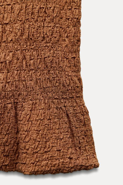 ZARA УКОРОЧЕННЫЙ ТОП ИЗ РЕЛЬЕФНОЙ ТКАНИ С ГОРЛОВИНОЙ ХАЛТЕР, КОРИЧНЕВЫЙ
