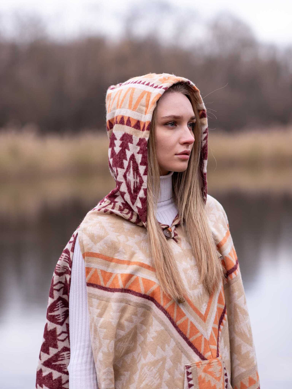 Пончо женское шерстяное с орнаментом