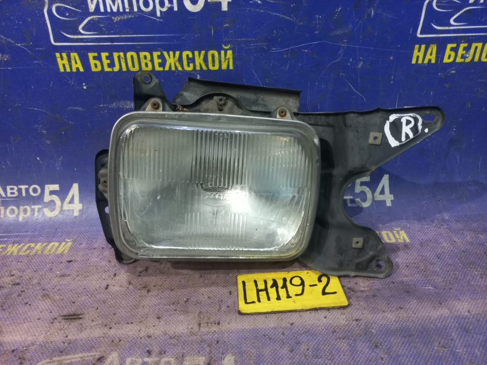 Фара передняя правая TOYOTA HIACE 1994