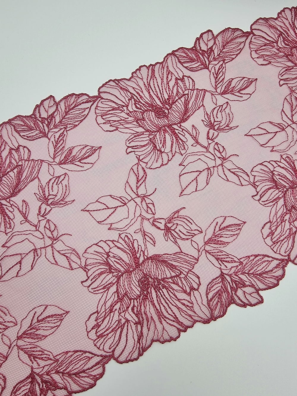 Вышивка на сетке бордовая К782