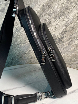 Сумка-слинг Louis Vuitton