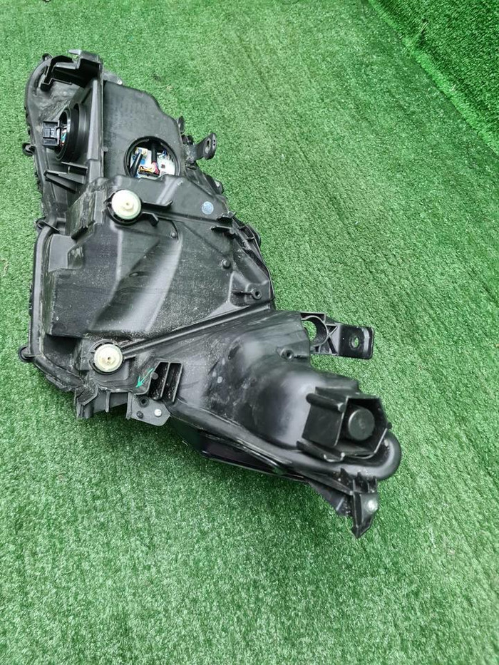 Фара правая Toyota Camry xv70 (2020-н.в.) LED