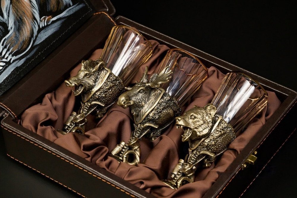 Набор рюмок-лафитников "Охотничьи Трофеи" 3 шт. в подарочном кейсе с художественным оформлением