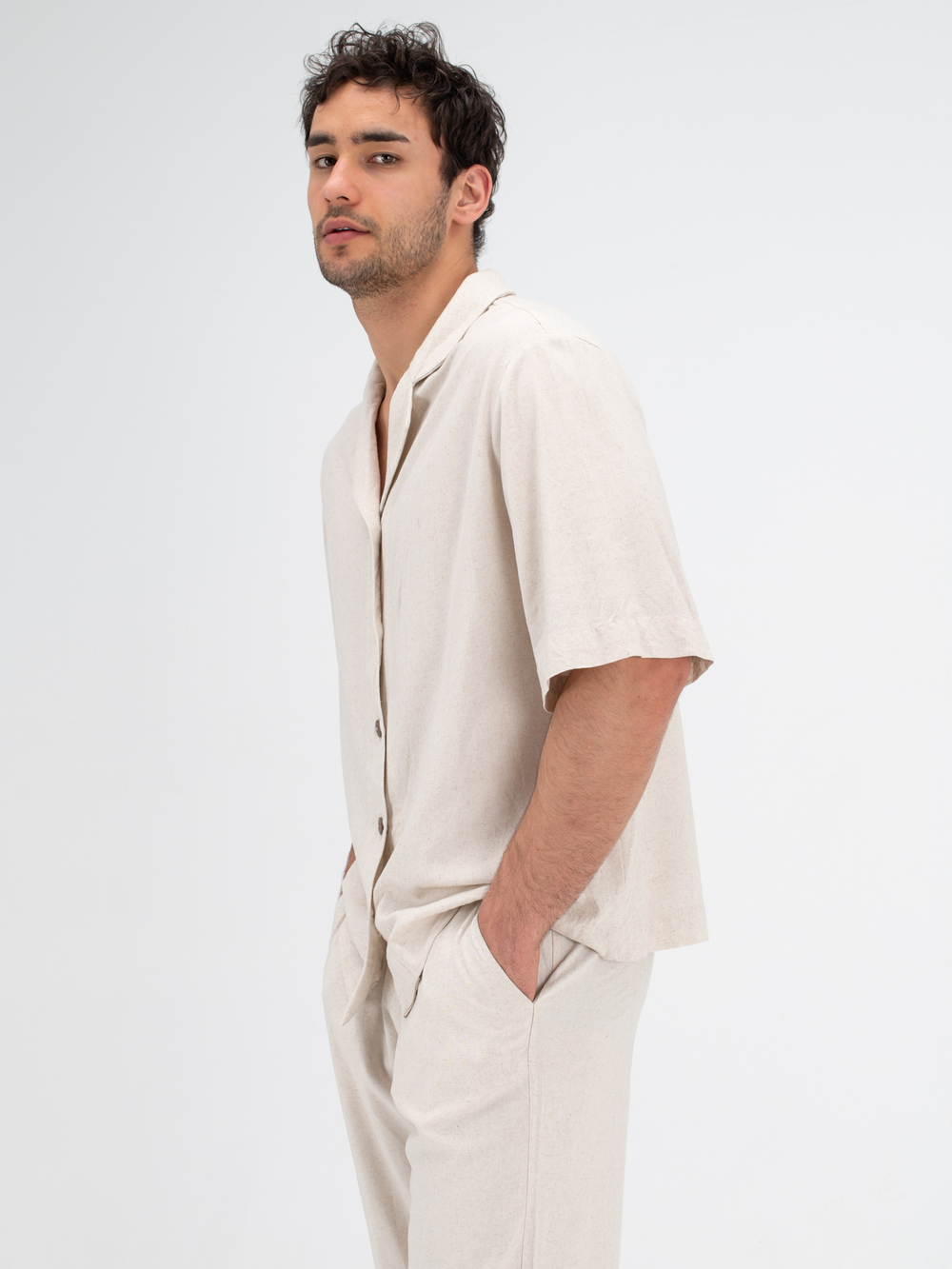 Костюм льняной с брюками. Песок