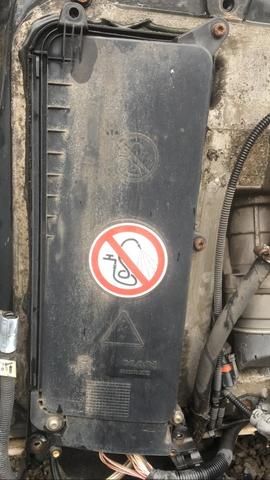 Крышка отделения жгутов проводов кабины  МАН ТГА ТГЛ ТГМ б.у. 81624100072