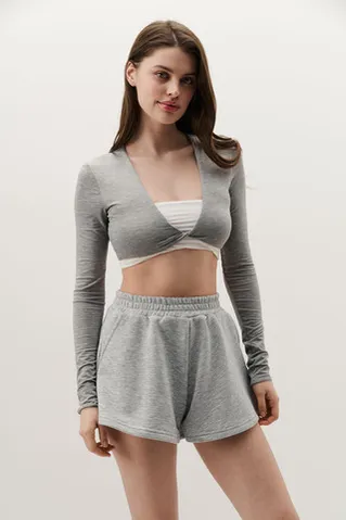 Лонгслив с перекрутом укороченный цвета серый меланж