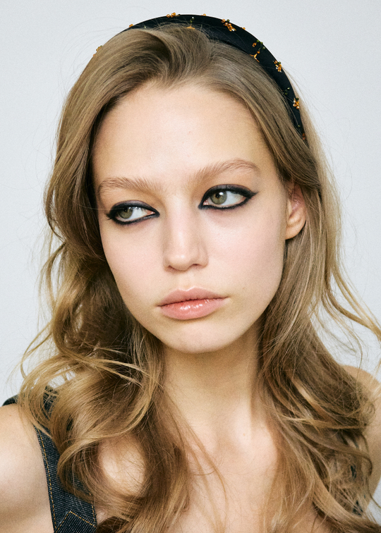 Черный ободок с цветами