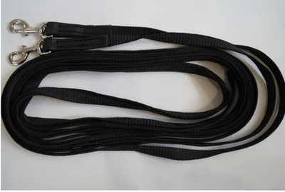 Вожжи прорезиненые с карабинами 10м, ширина 2 см.